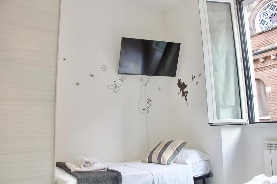Classic 1-BR Retreat Navigli District Apartment in Milan