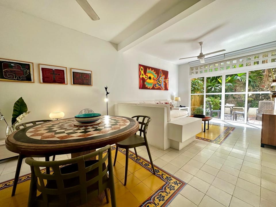 Calamari Homes - Centenario Casa 102 - Walled City Apartment in Cartagena