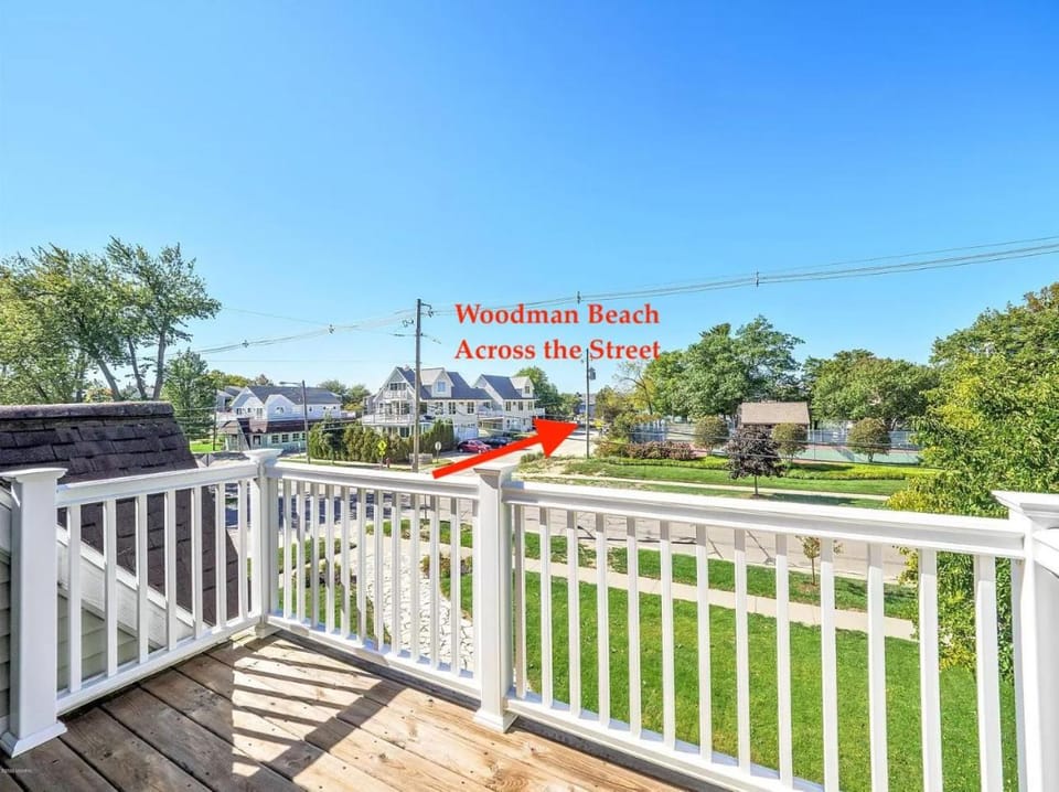 Elegant Estate w/ Modern Amenities Across from Woodman Beach! House in South Haven