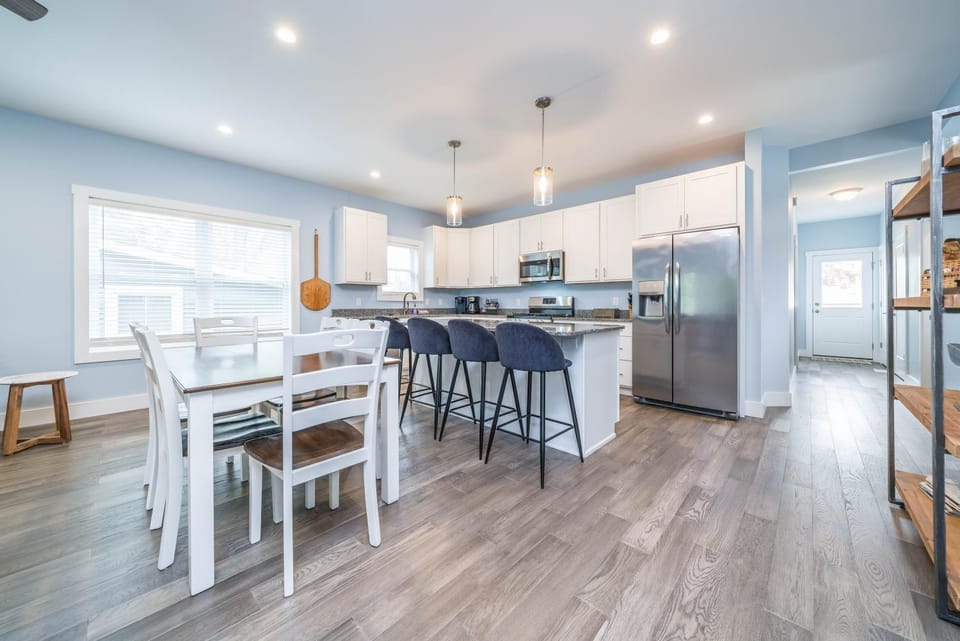 New 4BR Home in the Heart of South Haven! House in South Haven