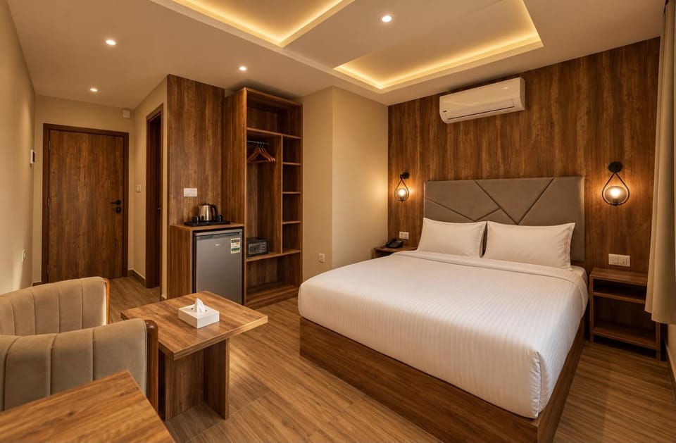 Bed, TV and multimedia, Kitchen or kitchenette, Living room, Photo of the whole room, Seating area, Bedroom, wardrobe, air conditioner