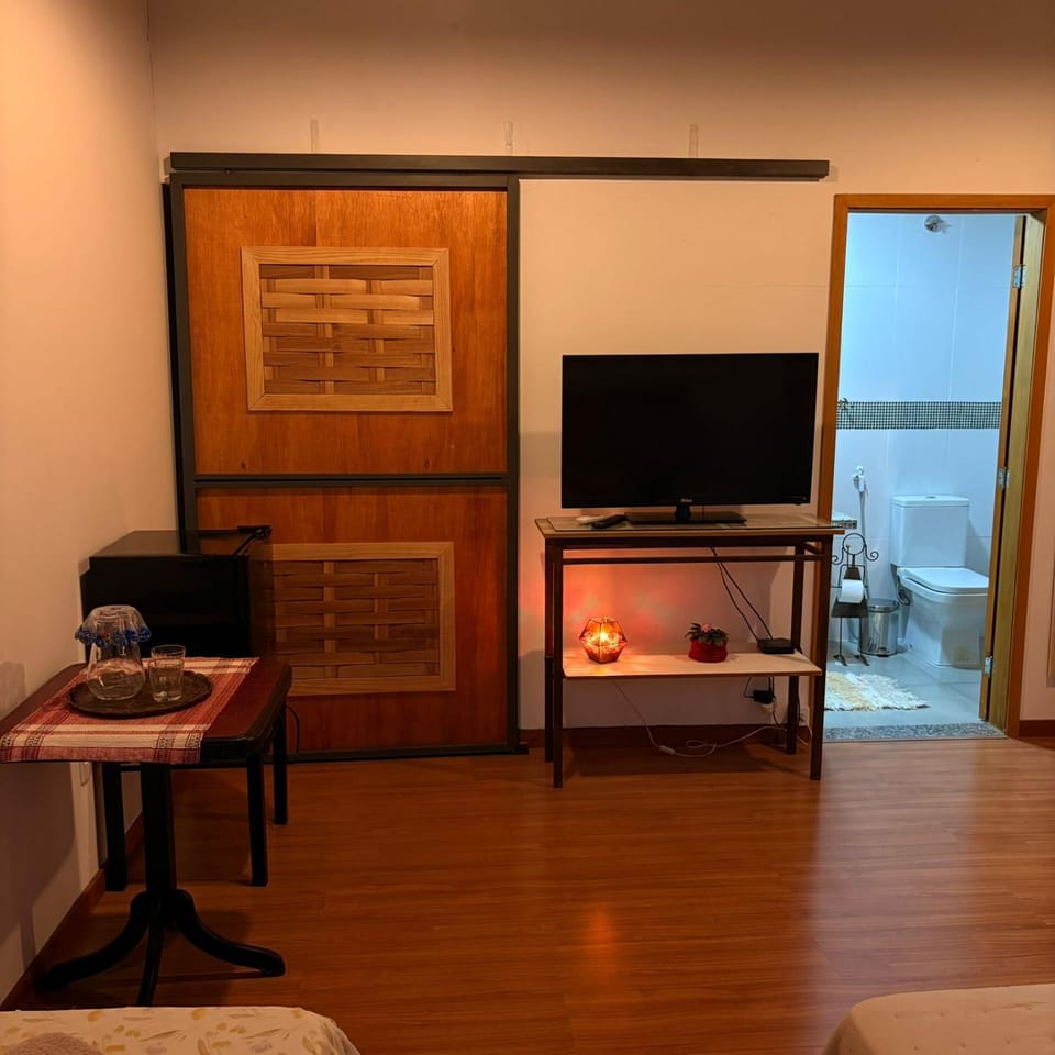 TV and multimedia, Photo of the whole room, Bedroom, locker
