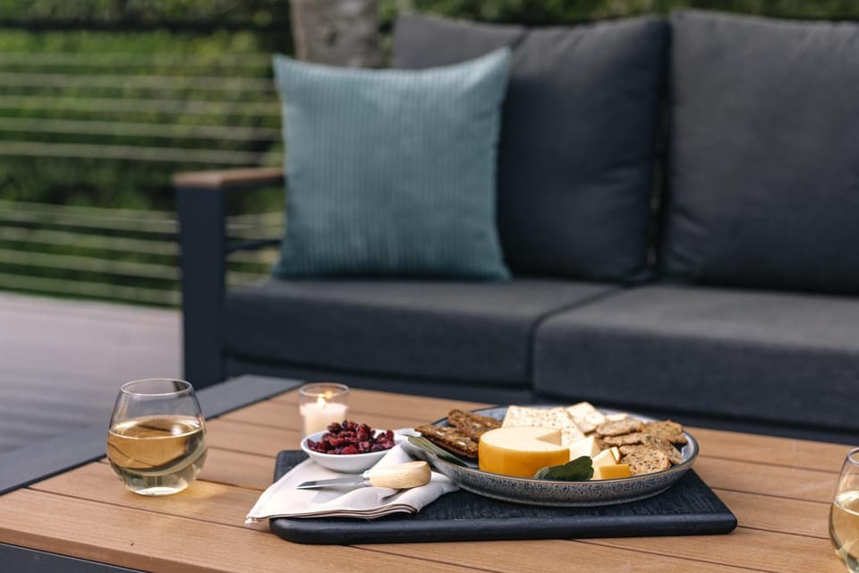 Day, Food and drinks, Seating area