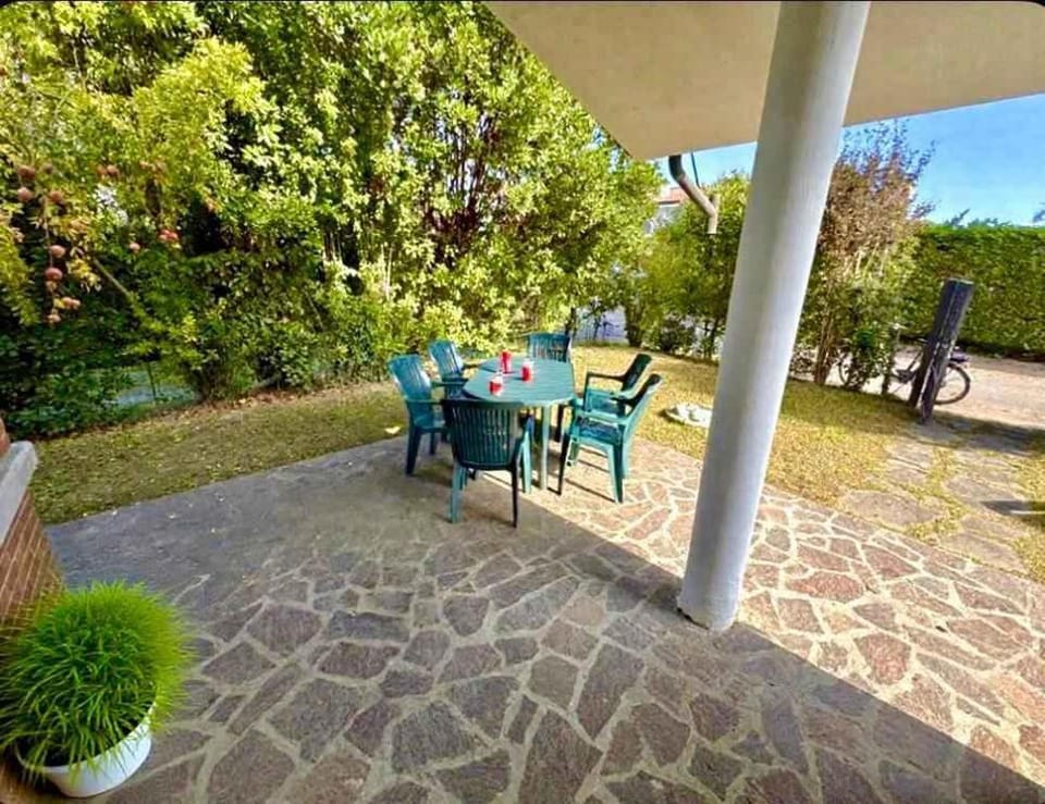 Property building, Summer, Balcony/Terrace