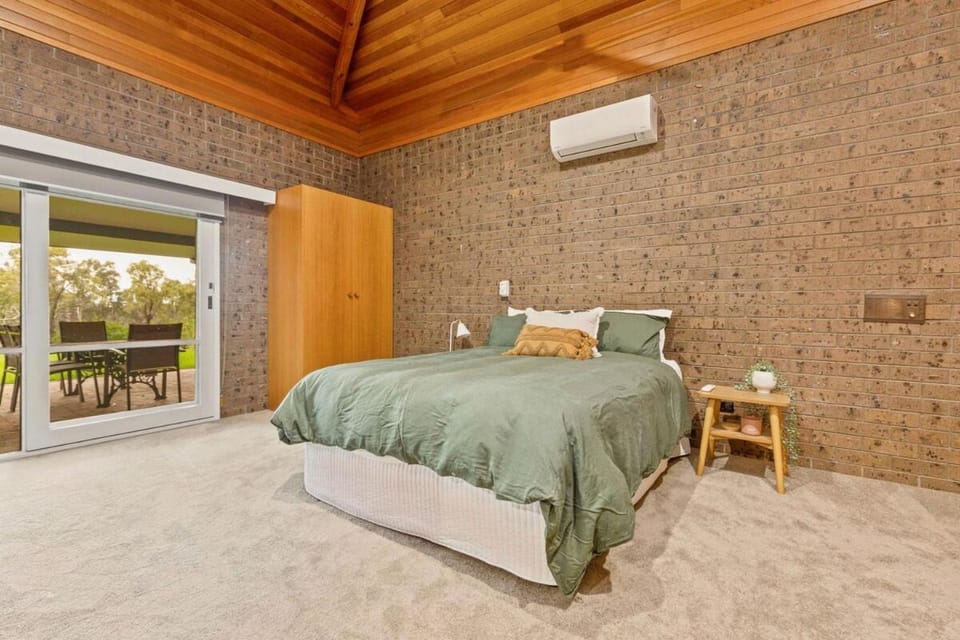 Riverside Retreat on Adelaide St House in New South Wales