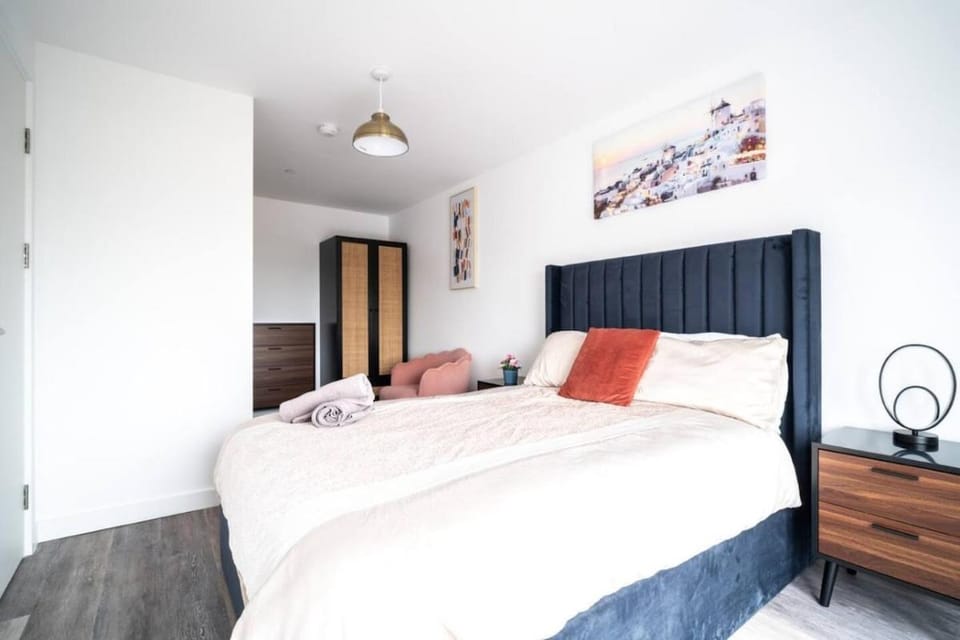 Stylish Two Bedroom Two Bathroom Apartment Apartment in England