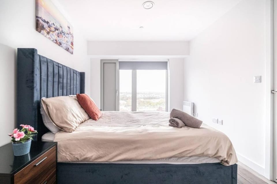 Stylish Two Bedroom Two Bathroom Apartment Apartment in England