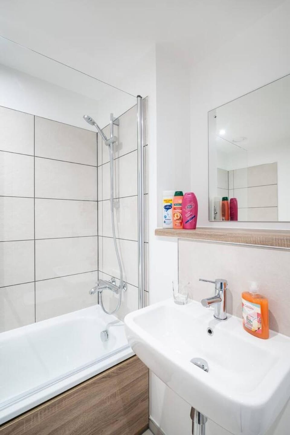 Stylish Two Bedroom Two Bathroom Apartment Apartment in England