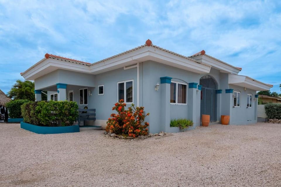 Wederfoort apartments beautiful house located at Snake Bay Apartment in Sint Michiel