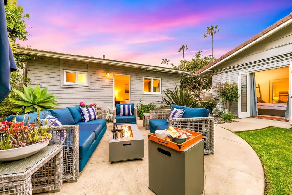 Shores Coastal Dream - Walk to Beach House in La Jolla Shores