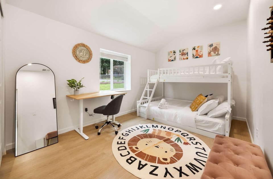Single-Level 3BR Retreat Step-Free & Family Ready House in Shoreline
