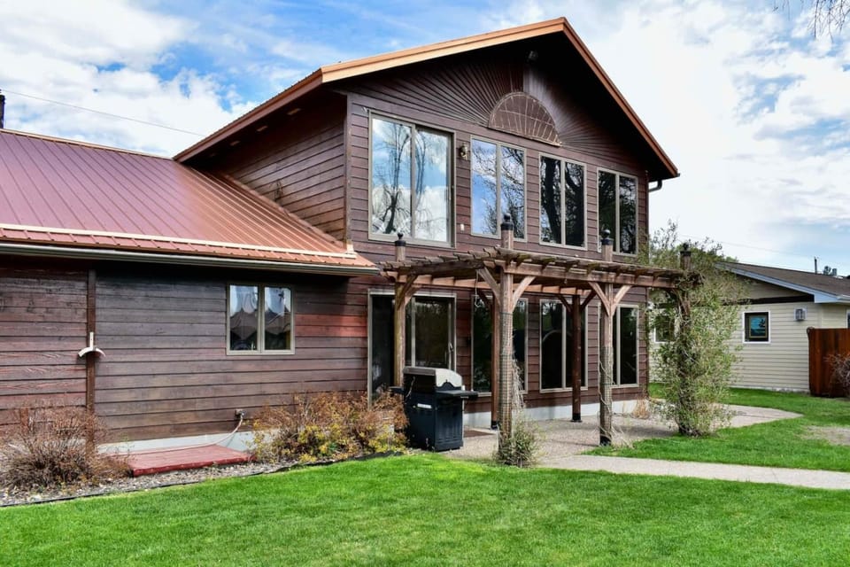 FC River Retreat House in Wisconsin
