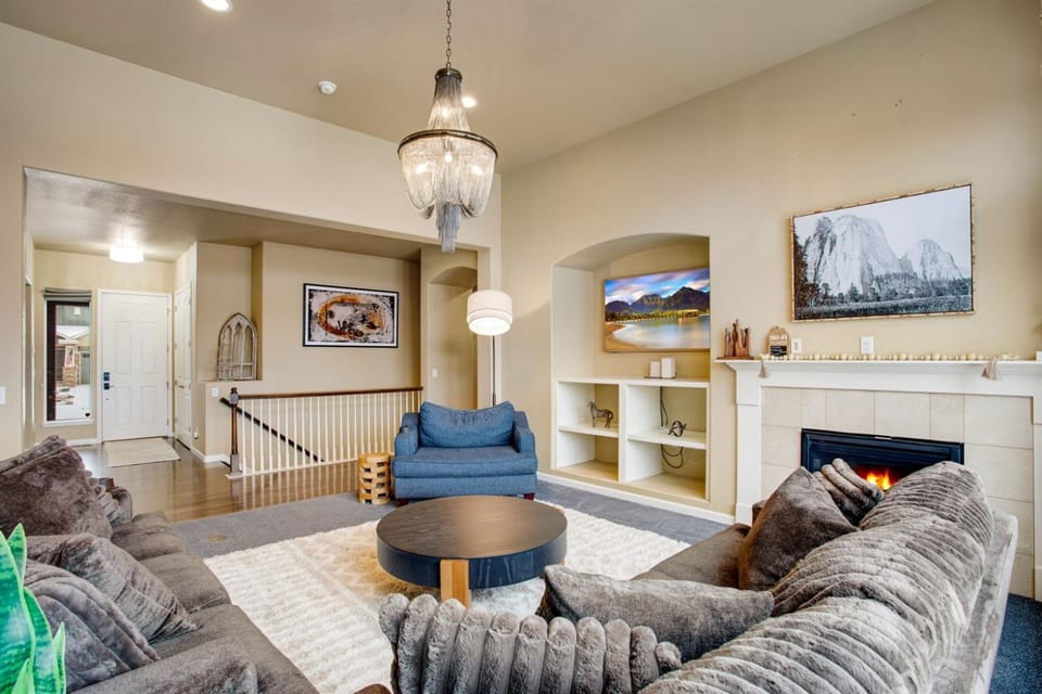 Communal lounge/ TV room, TV and multimedia, Living room, Seating area