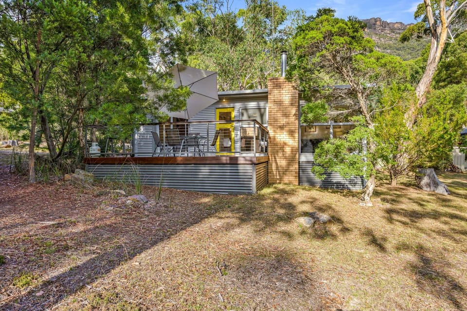 Property building, Patio, Nearby landmark, Facade/entrance, Natural landscape, BBQ facilities, Seating area, Dining area, Animals, Garden view, Landmark view, Location