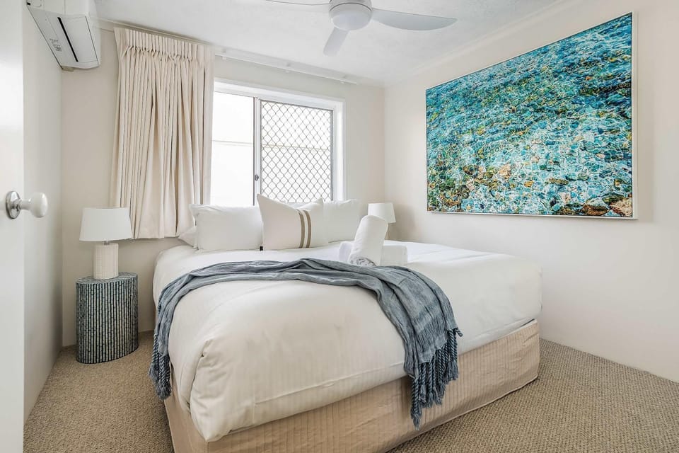Burleigh Heads Ground Floor Unit Parking and Pool Apartment in Palm Beach