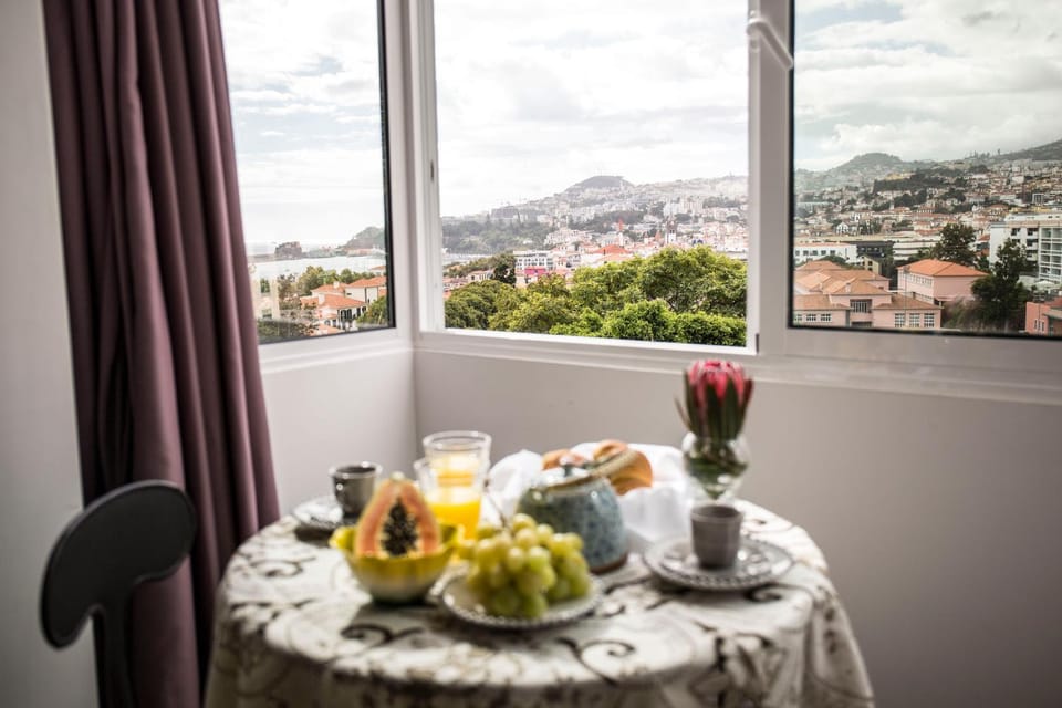 City view, Sea view