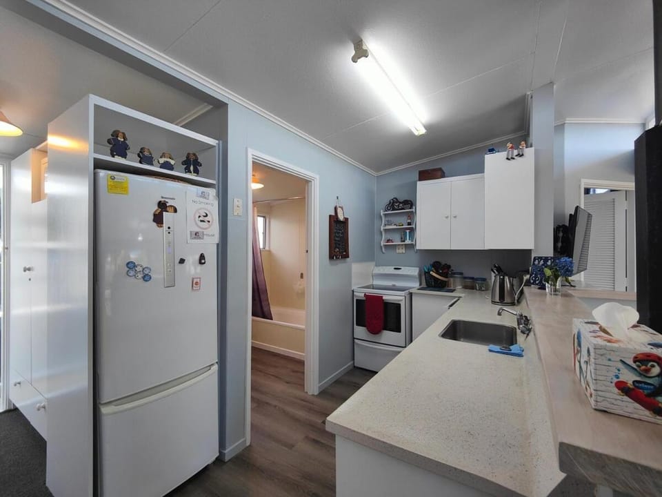 Blue Bach in the Loop House in Te Anau