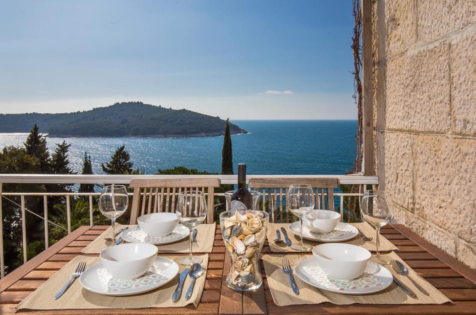 Natural landscape, Balcony/Terrace, Seating area, Sea view