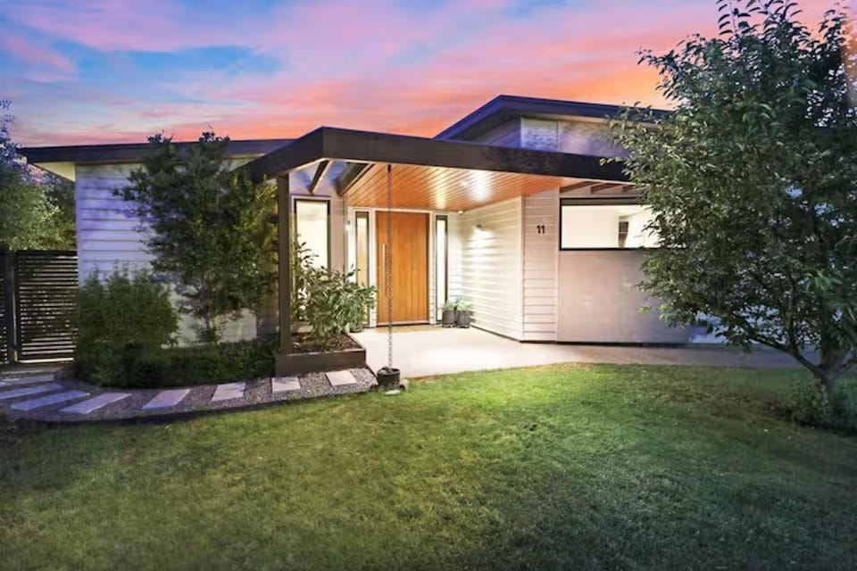 Property building, Garden, Garden view
