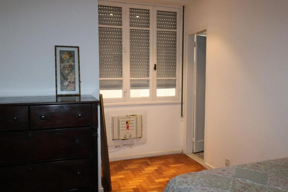 Apartamento 3 quartos, a 2 quadras da praia de Copacabana Apartment in Rio de Janeiro
