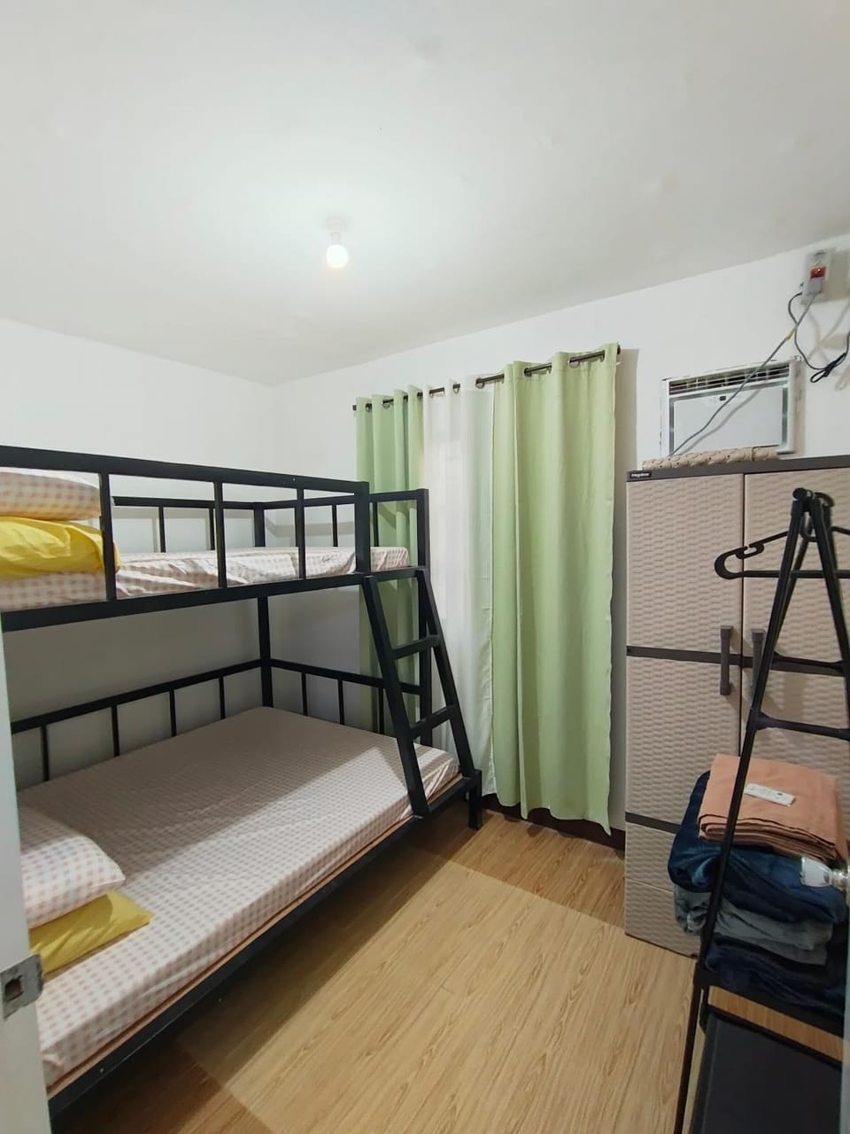 Bed, Photo of the whole room, bunk bed