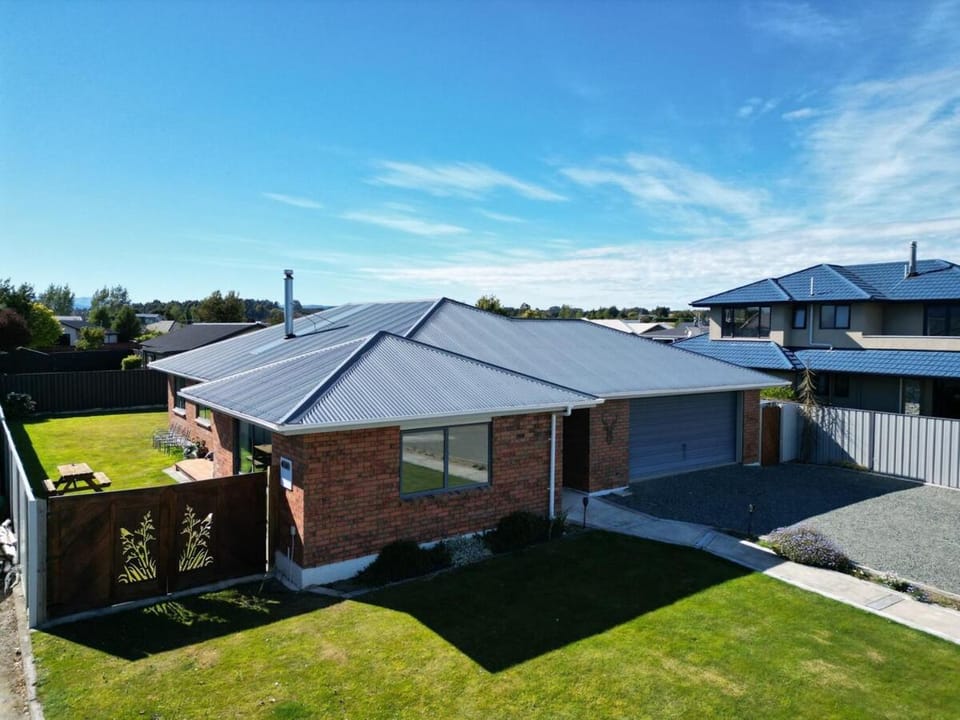 Wapiti Lodge on Lawson House in Te Anau