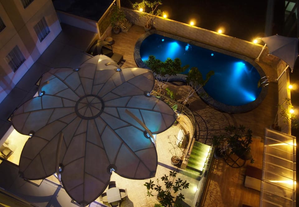 Night, Pool view