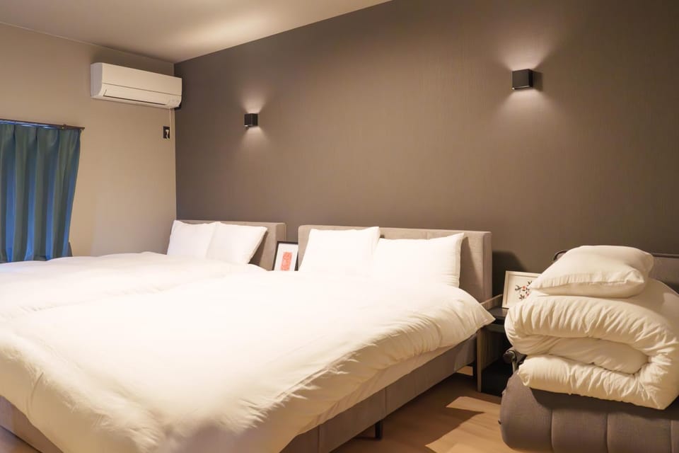Bed, Bedroom, air conditioner
