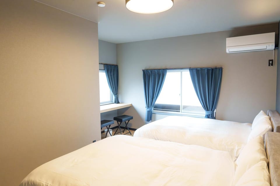 Bed, Bedroom, air conditioner