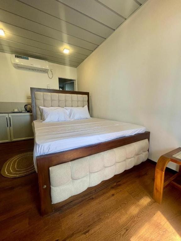 Boxed Breeze Beach Apartments Mirissa Bed and Breakfast in Mirissa