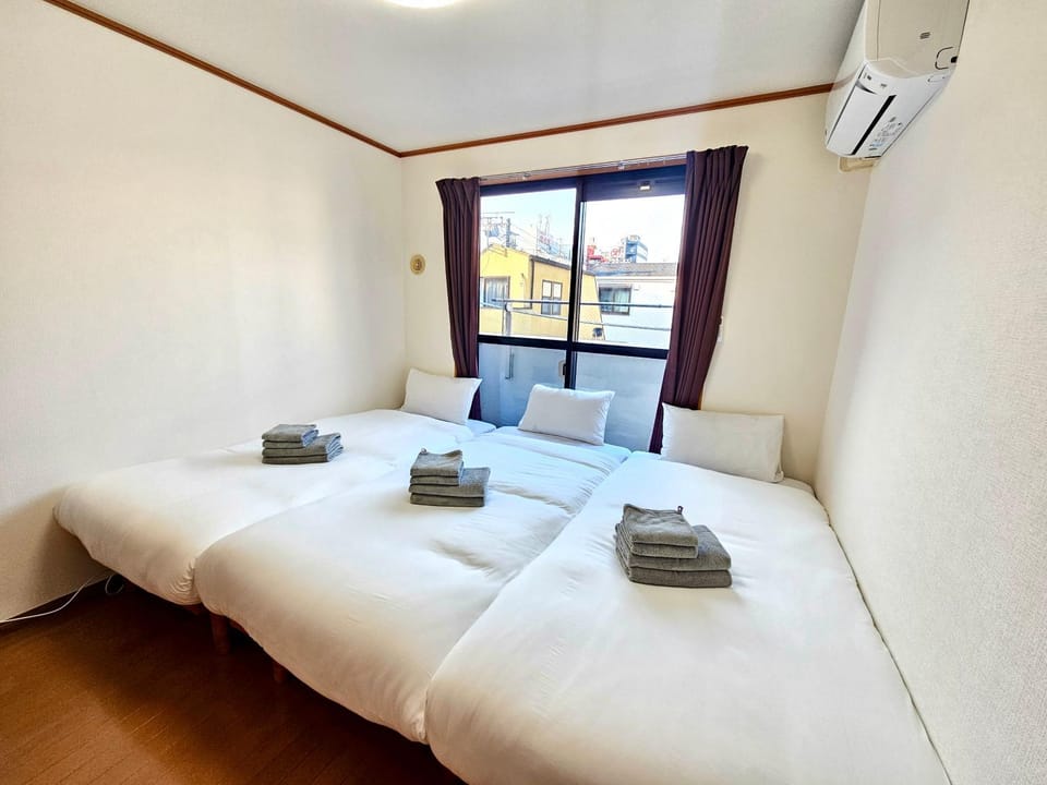 Bed, Photo of the whole room, Bedroom, internet, towels, air conditioner