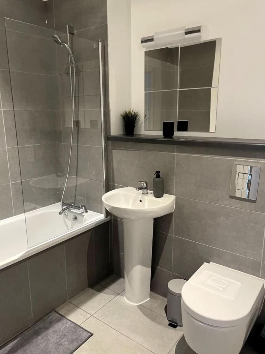Viewpoint Pads Apartment in London Borough of Southwark