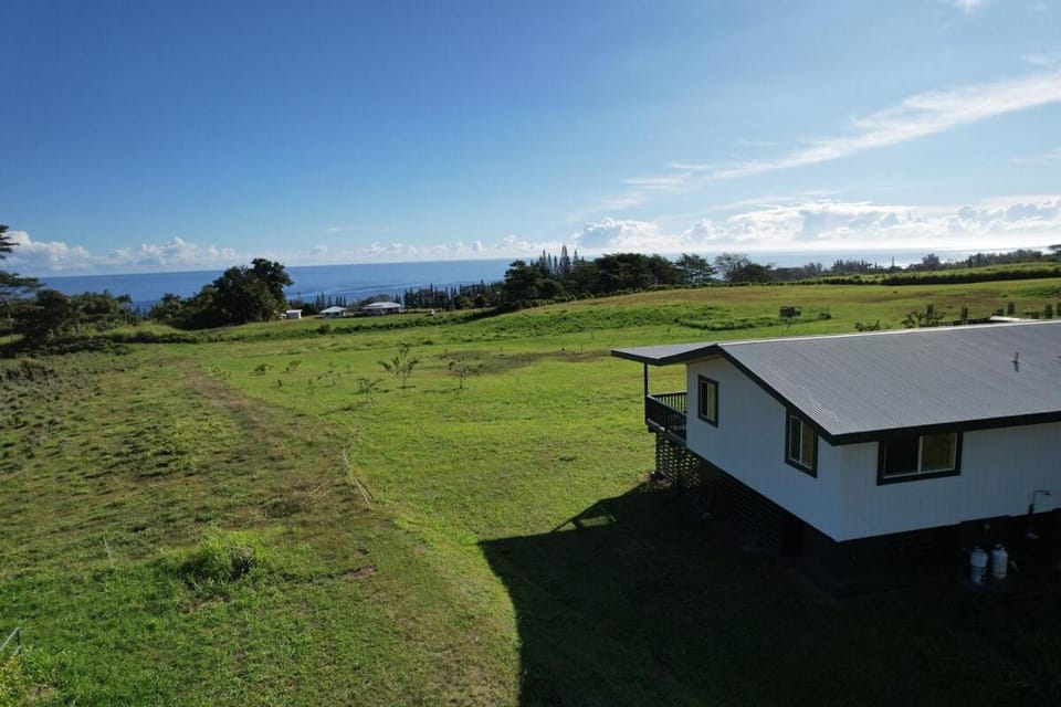 Luxury Farm Stay with Hot Tub, Cold Plunge and Cuddle Cows House in Honomu