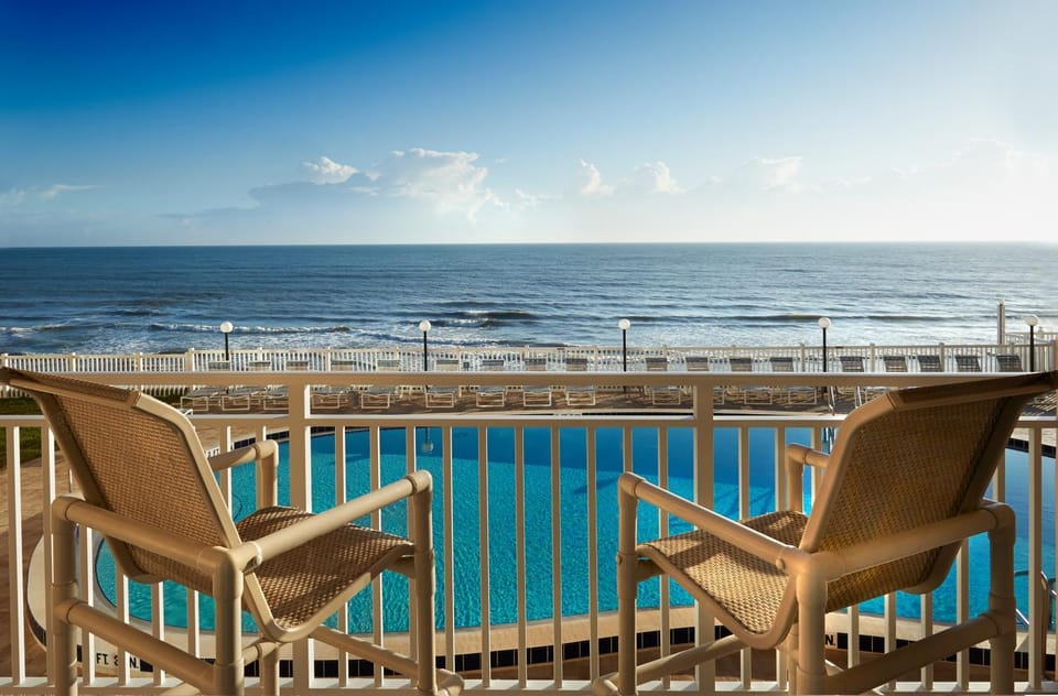 Patio, Day, View (from property/room), Balcony/Terrace, Beach, Pool view, Sea view, Swimming pool, sunbed