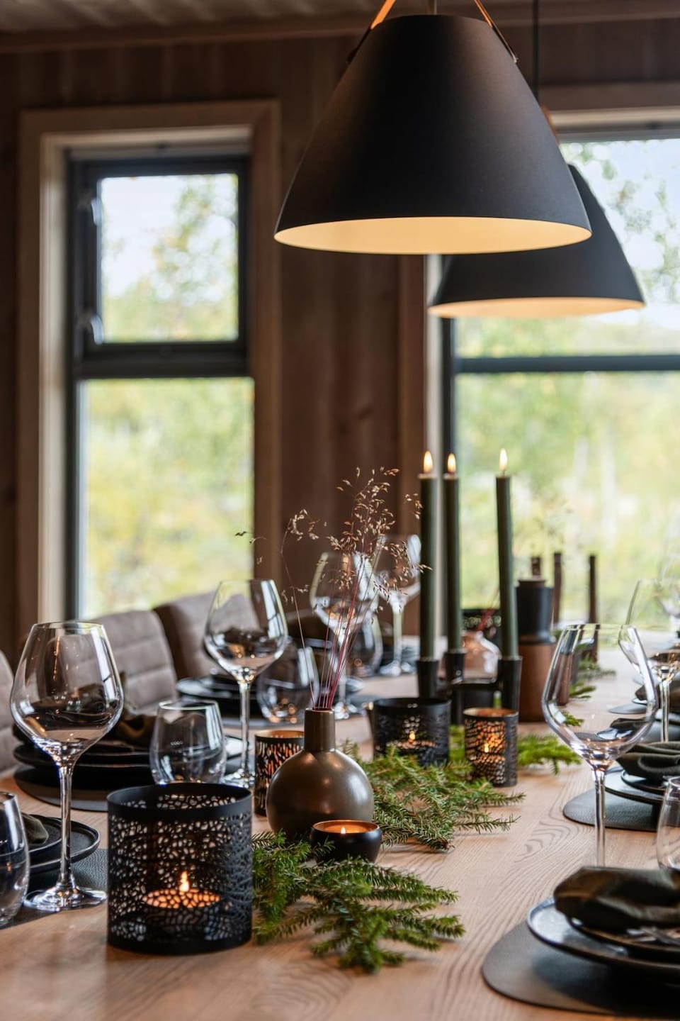 Food and drinks, Seating area, Dining area, Food