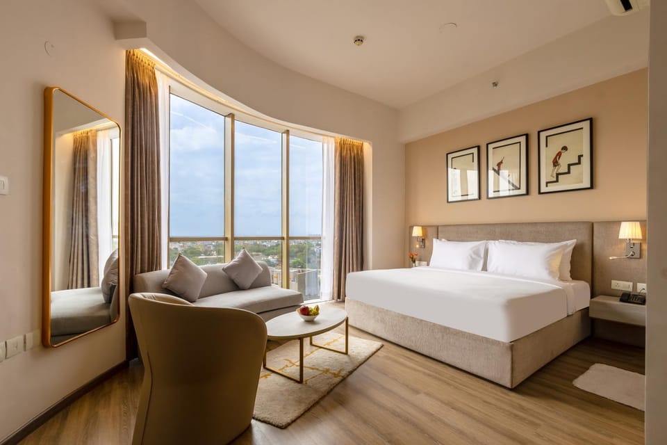 Bed, Photo of the whole room, Seating area, Bedroom, City view
