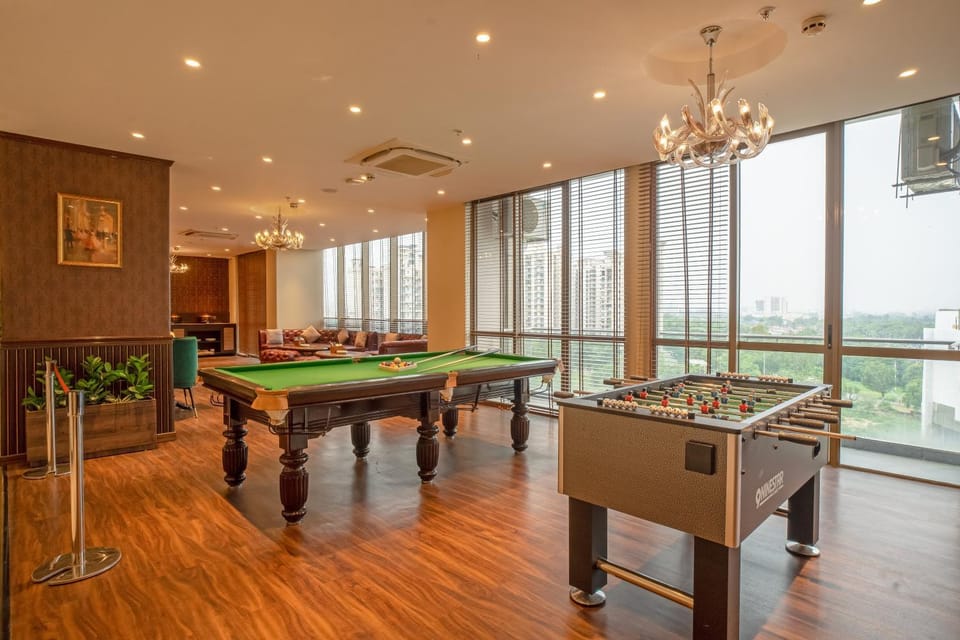 Billiard, Game Room, Lounge or bar
