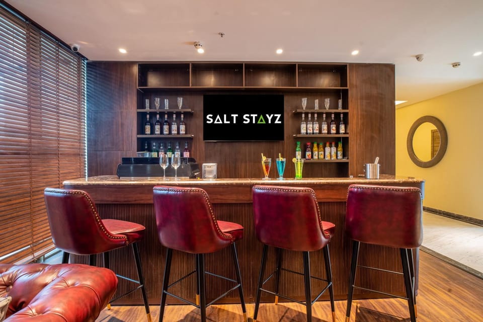 Lounge or bar, Food and drinks, Alcoholic drinks