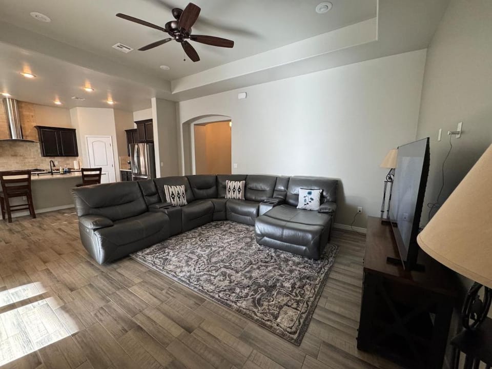 Lovely Little House at Metro Verde Community House in Las Cruces