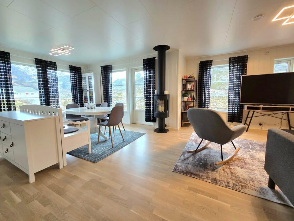 Seating area, Dining area