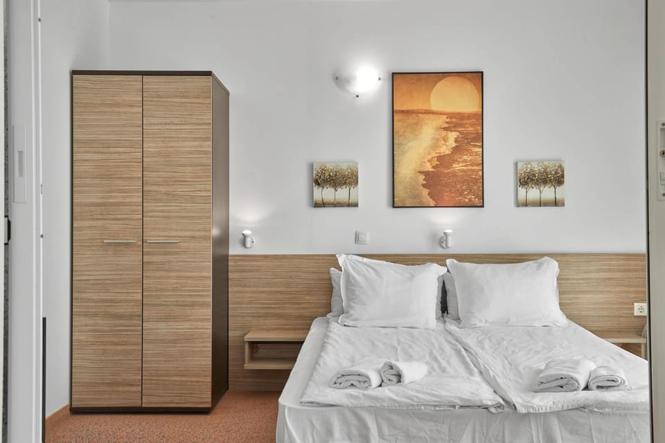 Bed, Photo of the whole room, Bedroom, towels, wardrobe