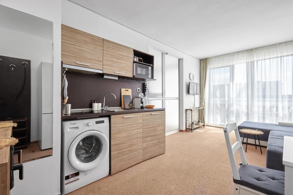 Kitchen or kitchenette, stove, washing machine