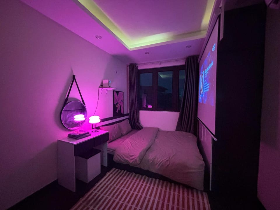 Bed, TV and multimedia, Photo of the whole room, Bedroom