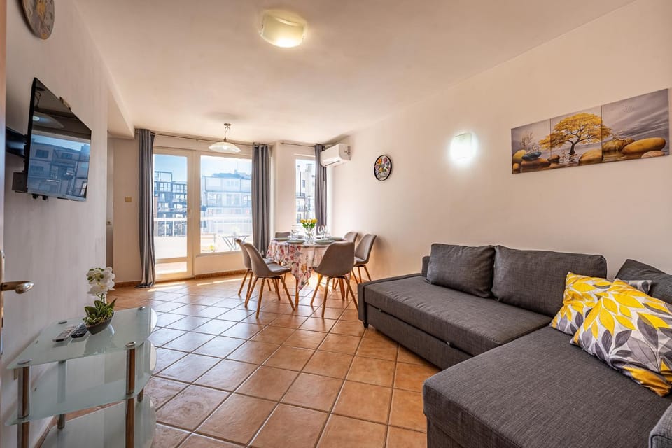 TV and multimedia, Living room, Dining area, air conditioner