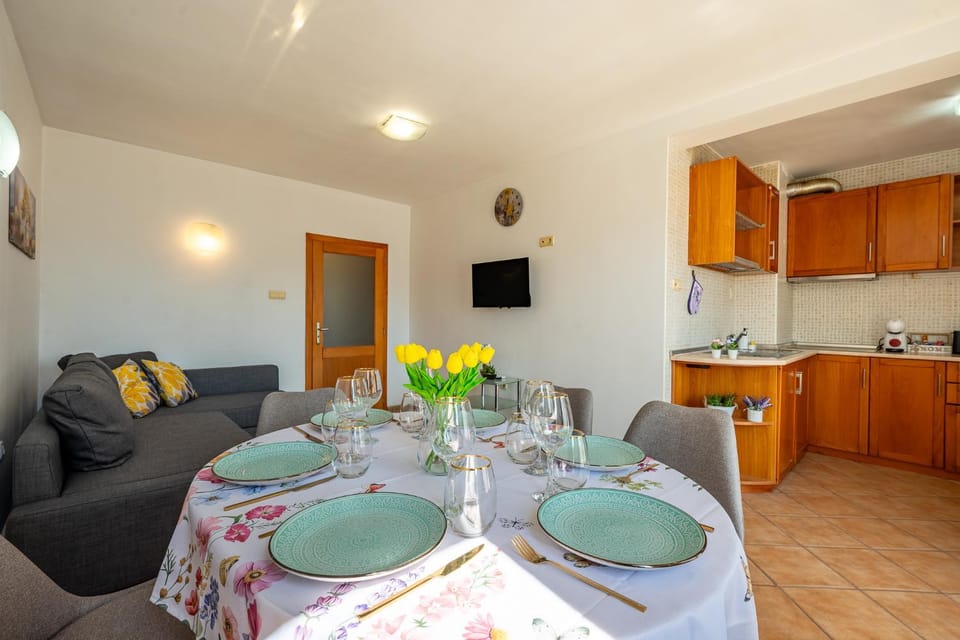 TV and multimedia, Living room, Dining area, kitchen