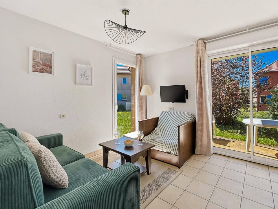 Studio RDC, calme, parking & piscine chauffée Apartment in Occitanie