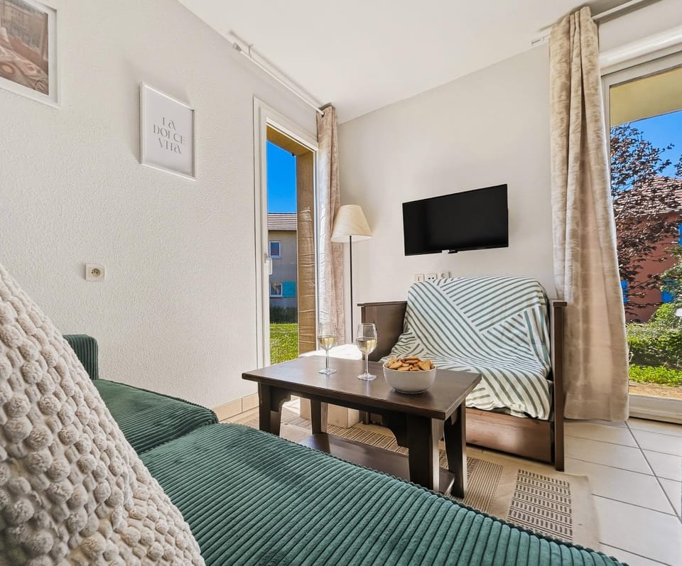 Studio RDC, calme, parking & piscine chauffée Apartment in Occitanie