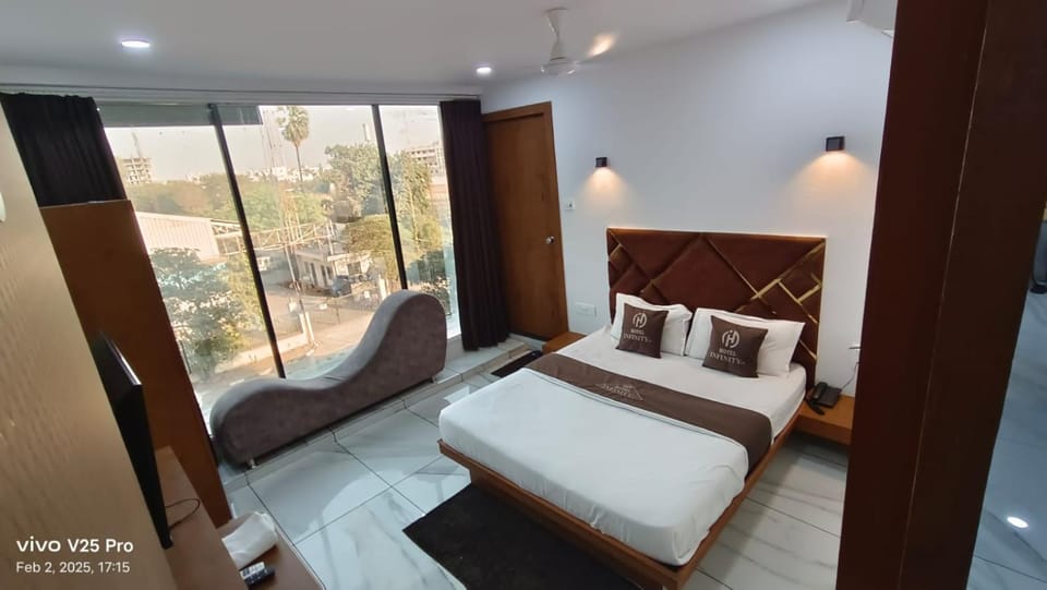Bed, Photo of the whole room, Bedroom, City view