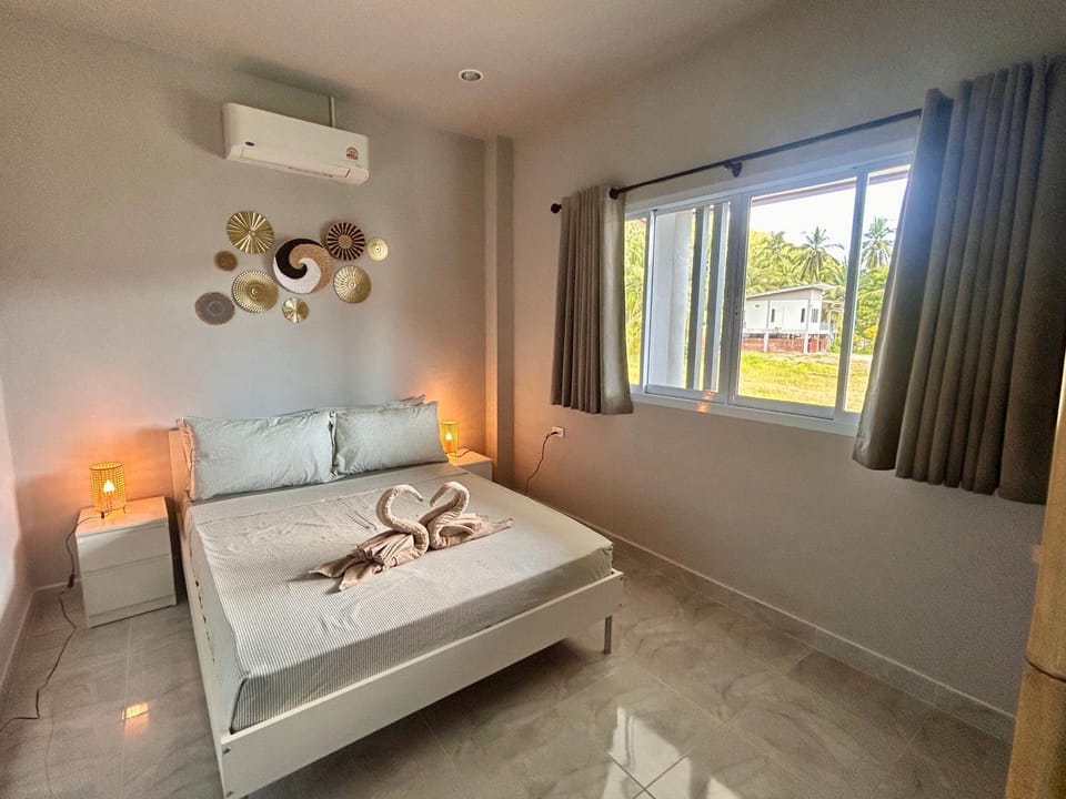 Bed, Photo of the whole room, Bedroom, air conditioner