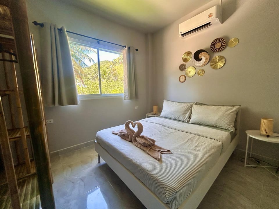 Bed, Photo of the whole room, Bedroom, towels, air conditioner